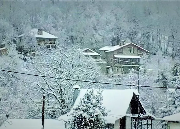 Lydia Lithos Mountain בית הארחה 3*