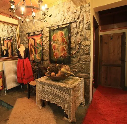 Lydia Lithos Mountain בית הארחה