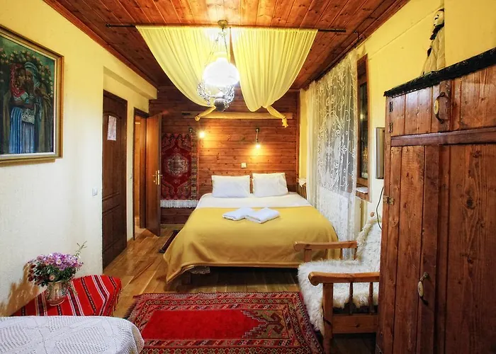 Lydia Lithos Mountain מטמורפוסי